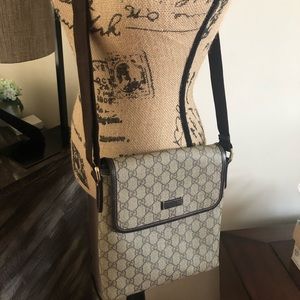 Gucci messenger bag brown
